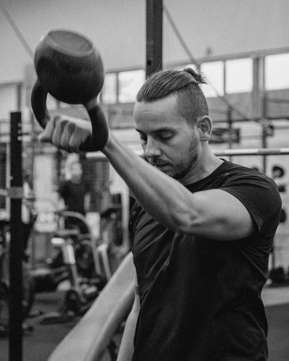 Summit Tanitvany Kettlebell edzést végez
