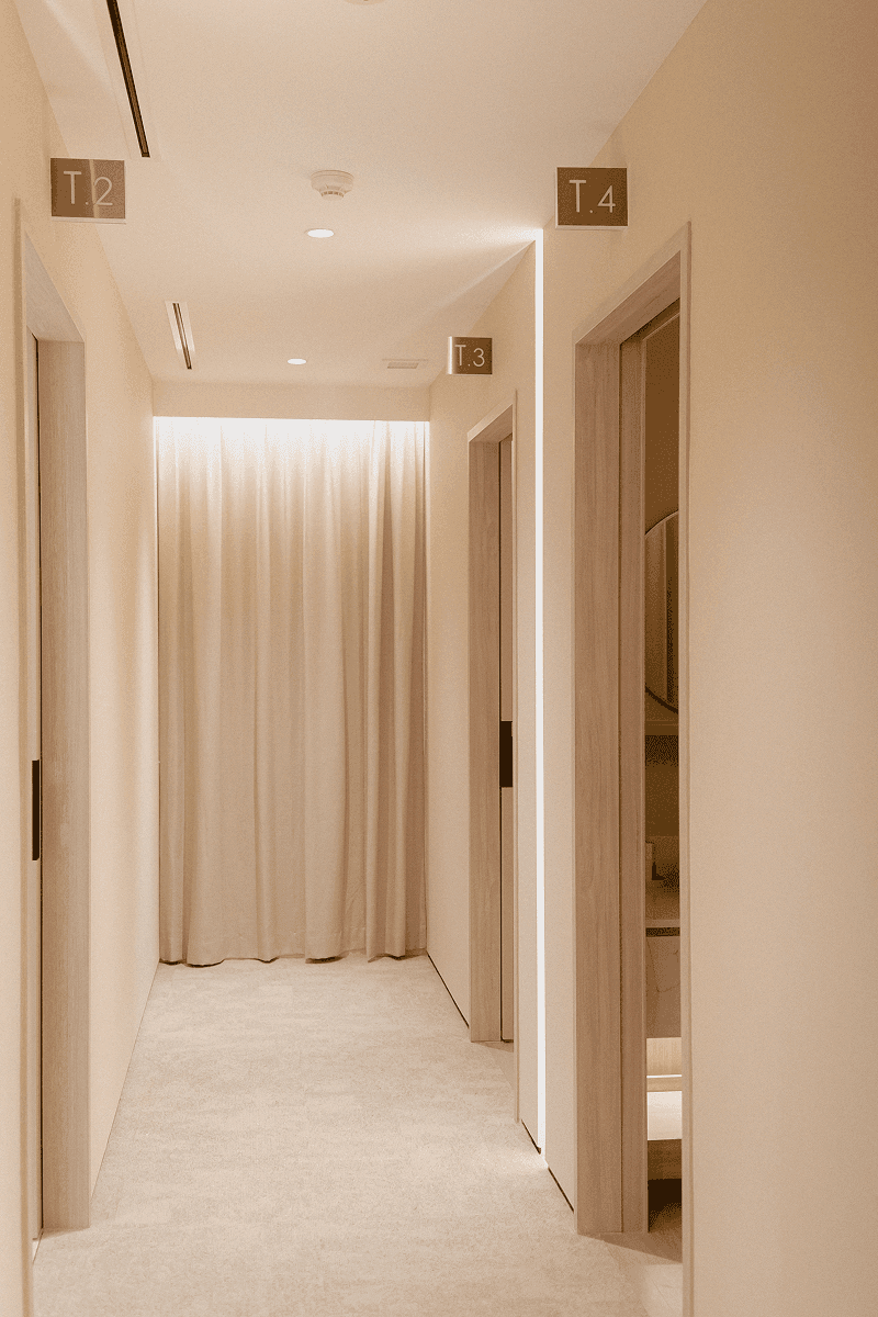 Modern interior with marmer flooring and ceiling lighting.