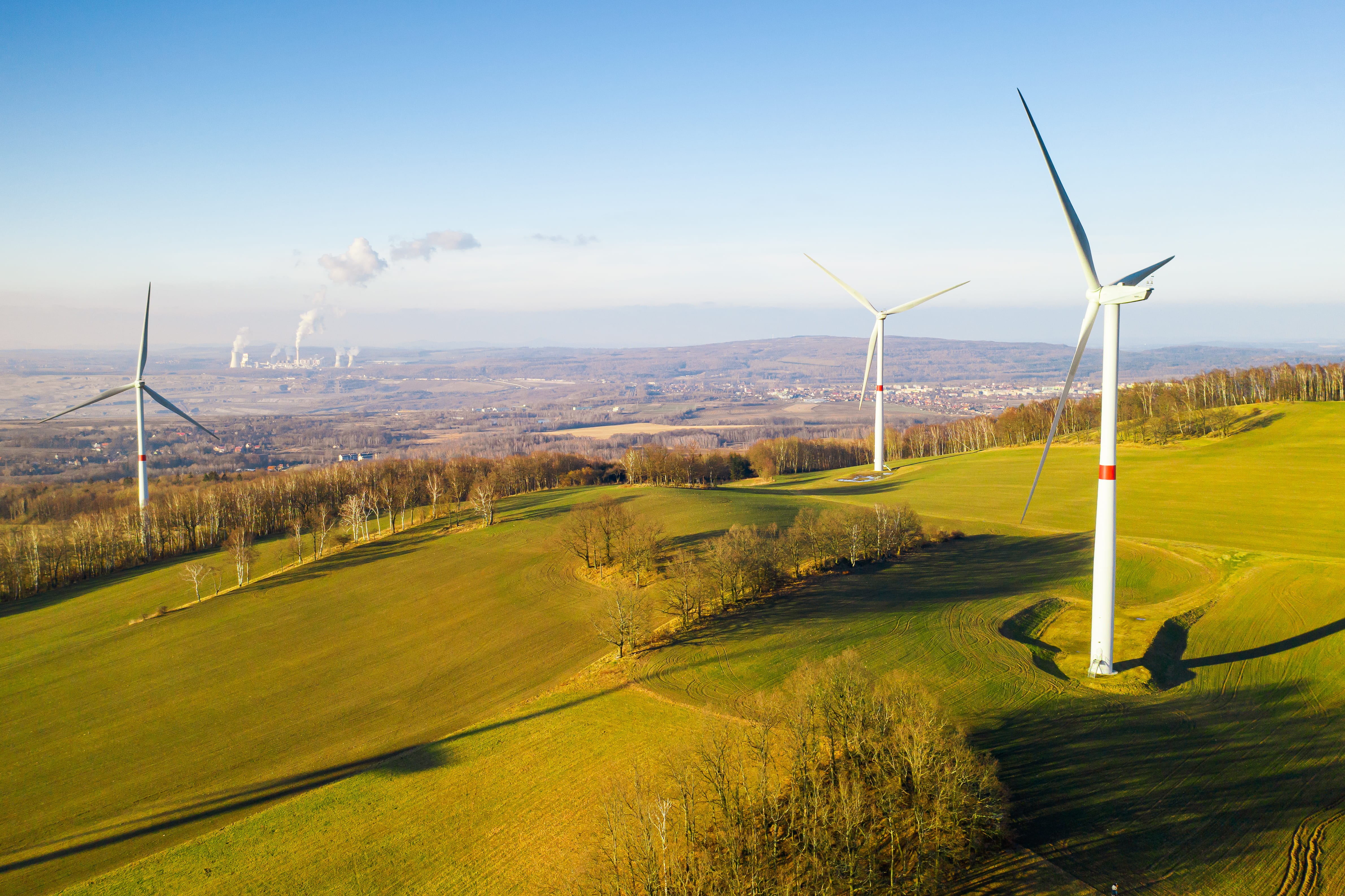 molinos-de-viento-en-la-colina