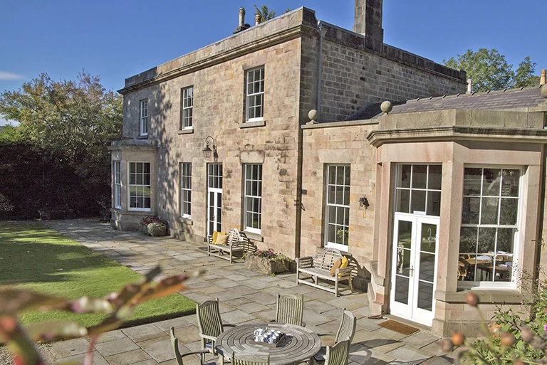 Hartingtons Heritage Tours hotel, Darley House, garden