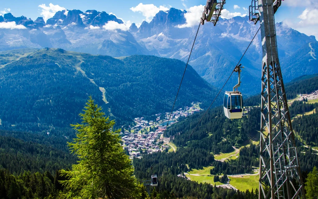 Alpelandsbyen Madonna di Campiglio i Brenta-Dolomittene, Italia | Expa Travel