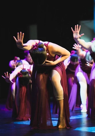 Lyrical dancers on stage