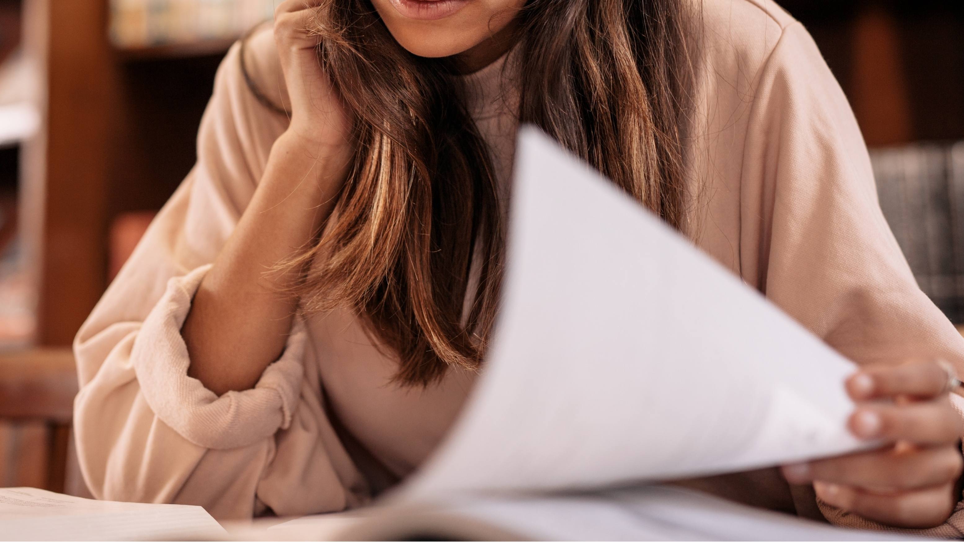 一位马来西亚商家正在进行市场调研