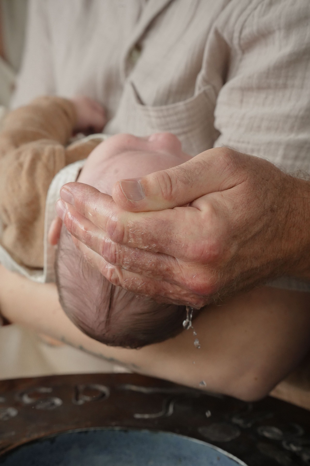 Foto von Babyfüßen.