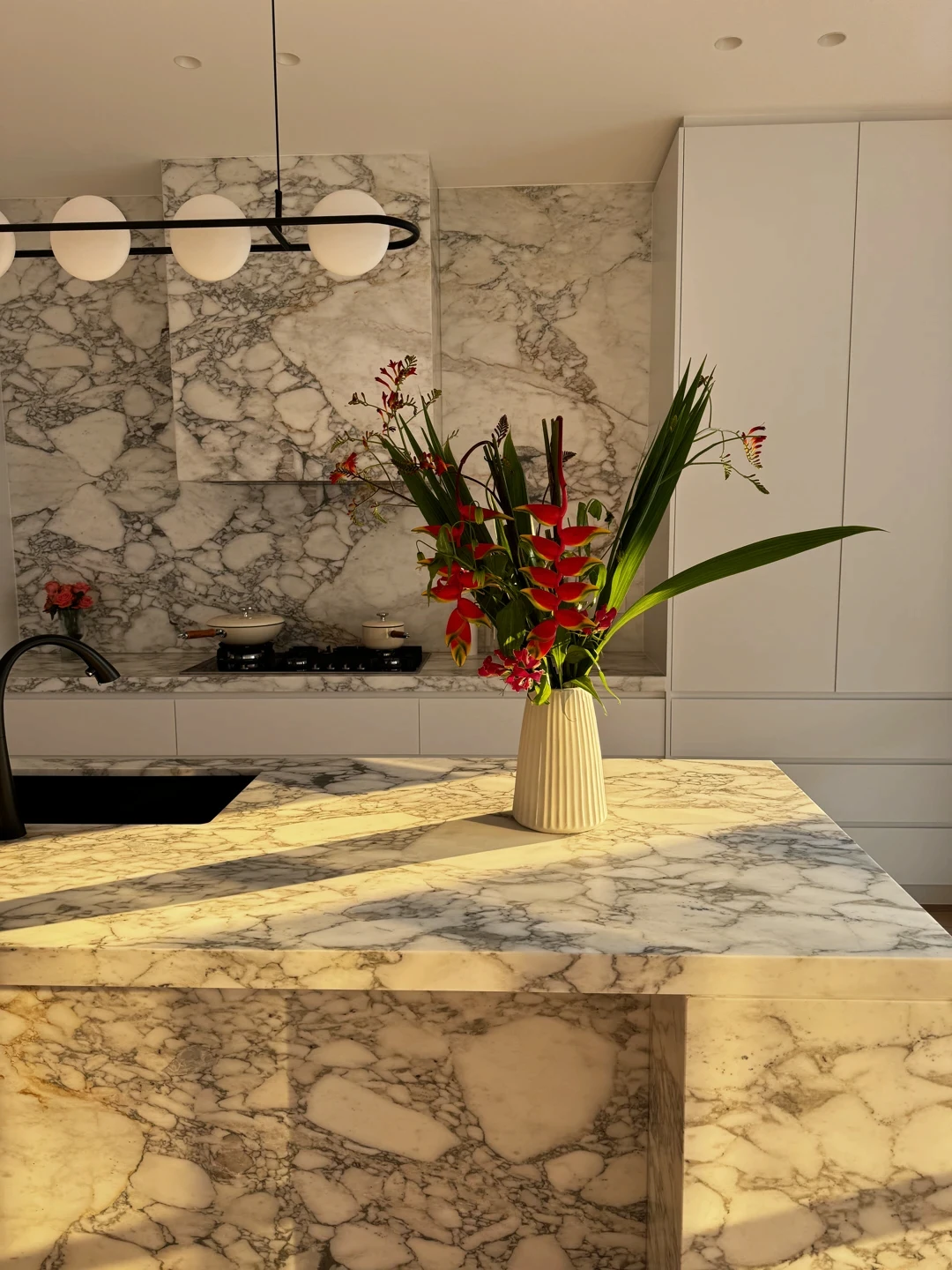 Natural stone feature corner with marble slabs, floral styling, and polished interior wall finish.