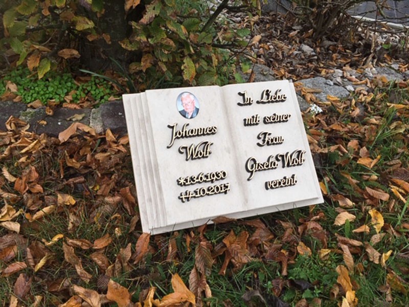 Grabsteine Weikert und Maier