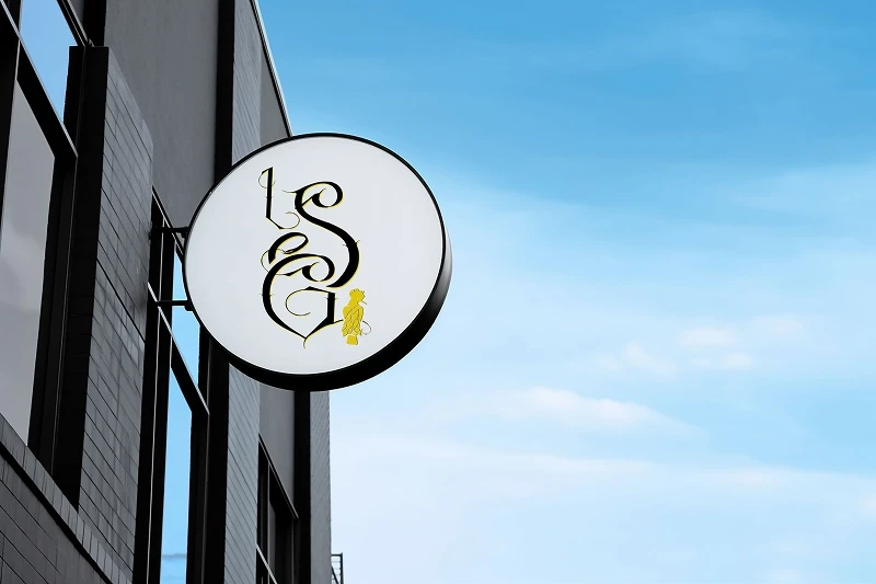 Enseigne extérieure de la brasserie La Santa Gabela.