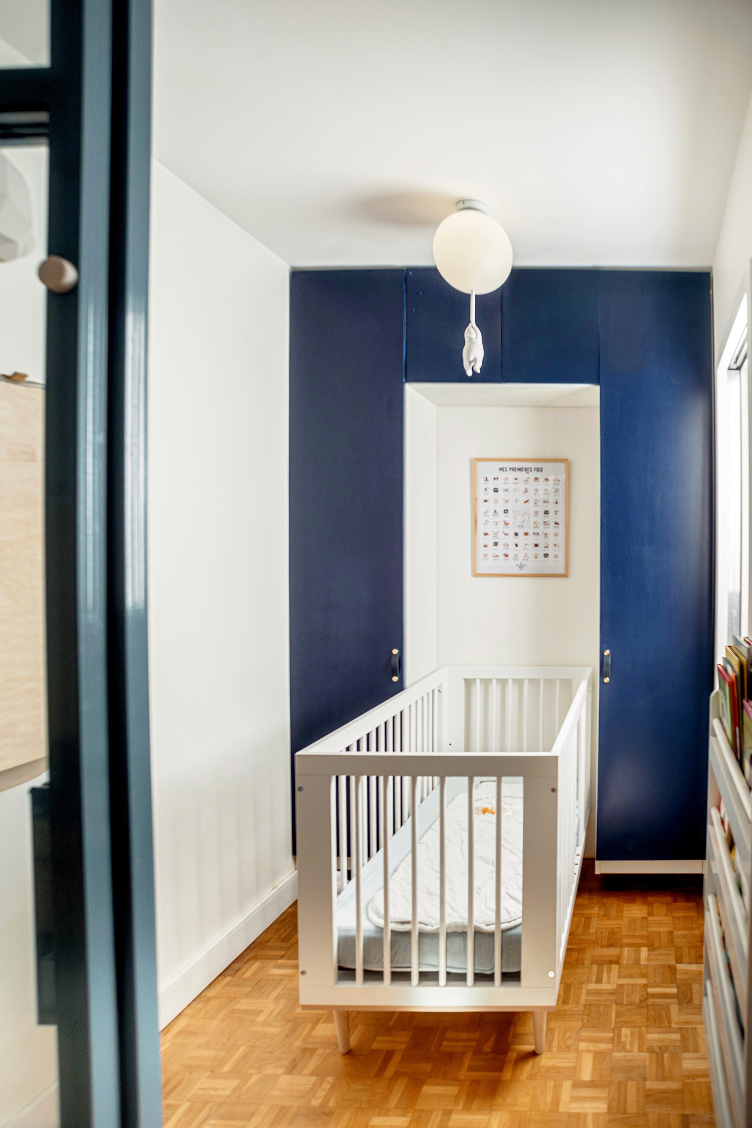 chambre chaleureuse avec palette jaune et orange – architecture intérieure paris