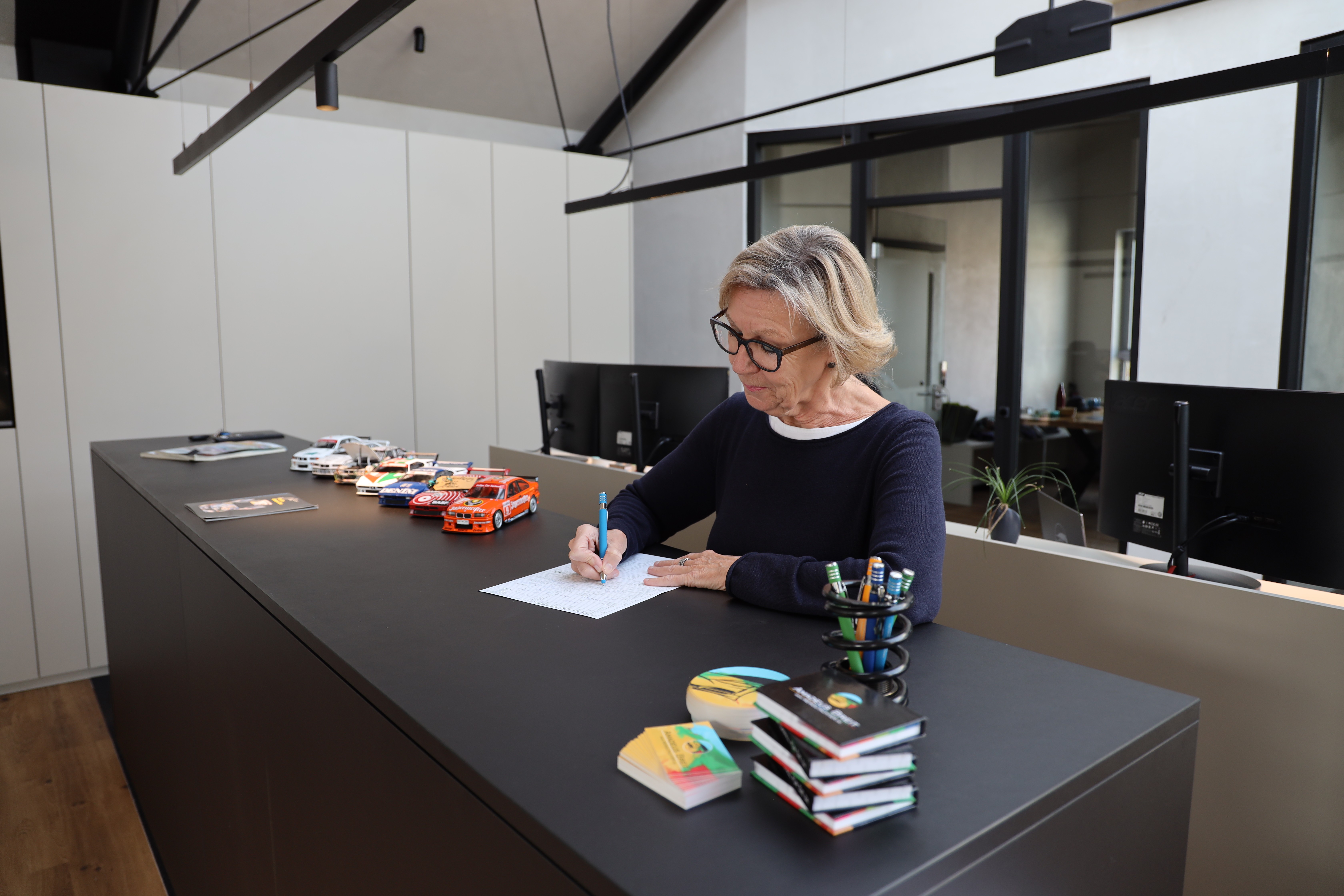 Frau End am Empfang des Kfz-Gutachterbüro Amadeus Breit in Homburg Jägersburg Saarland