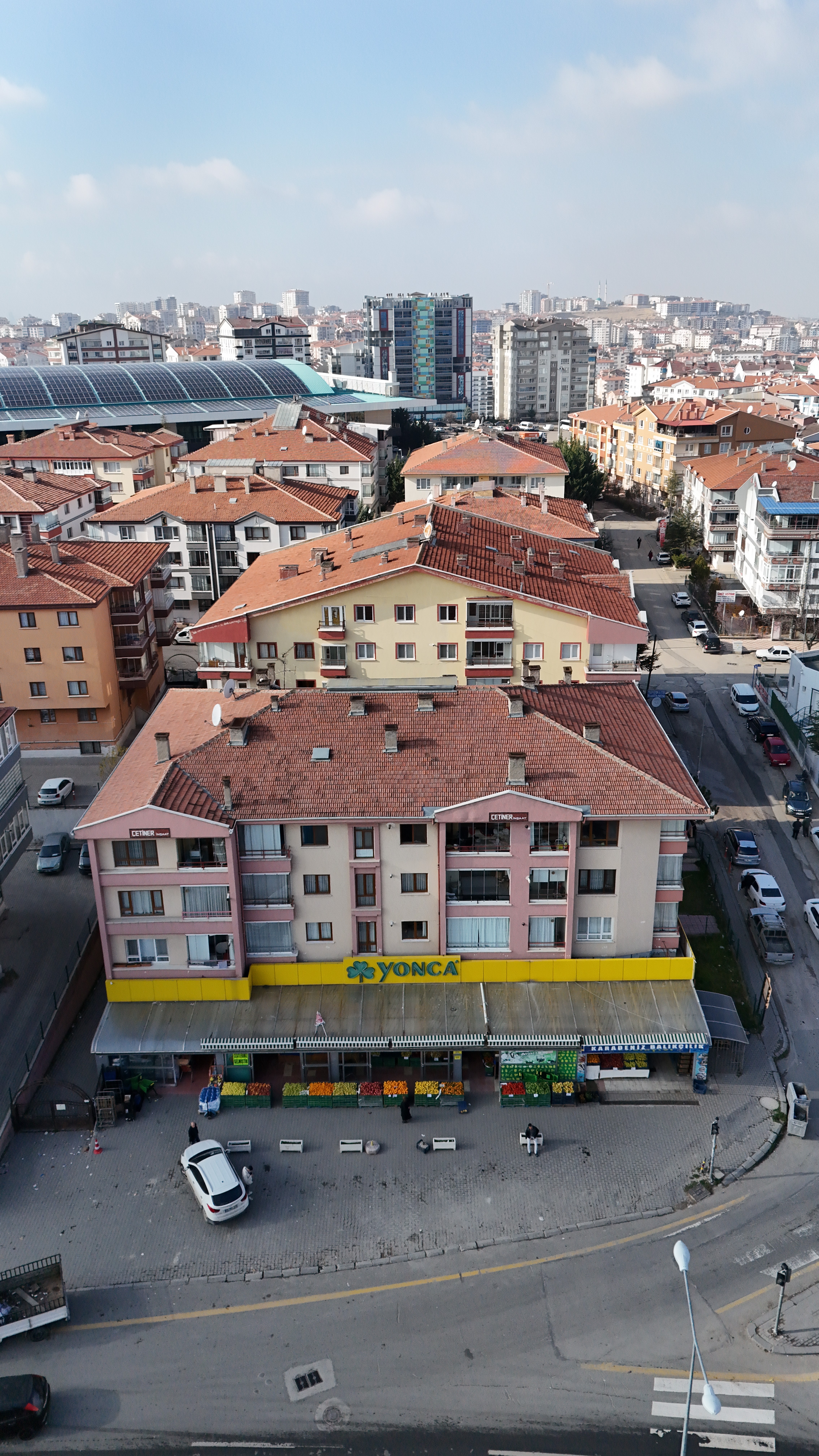 Kolay ulaşılabilir konumu sayesinde pratik ve erişilebilir alışveriş noktası.