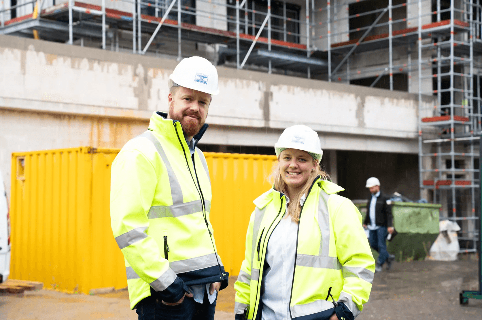 Zwei Brömer-Mitarbeiter auf der Baustelle