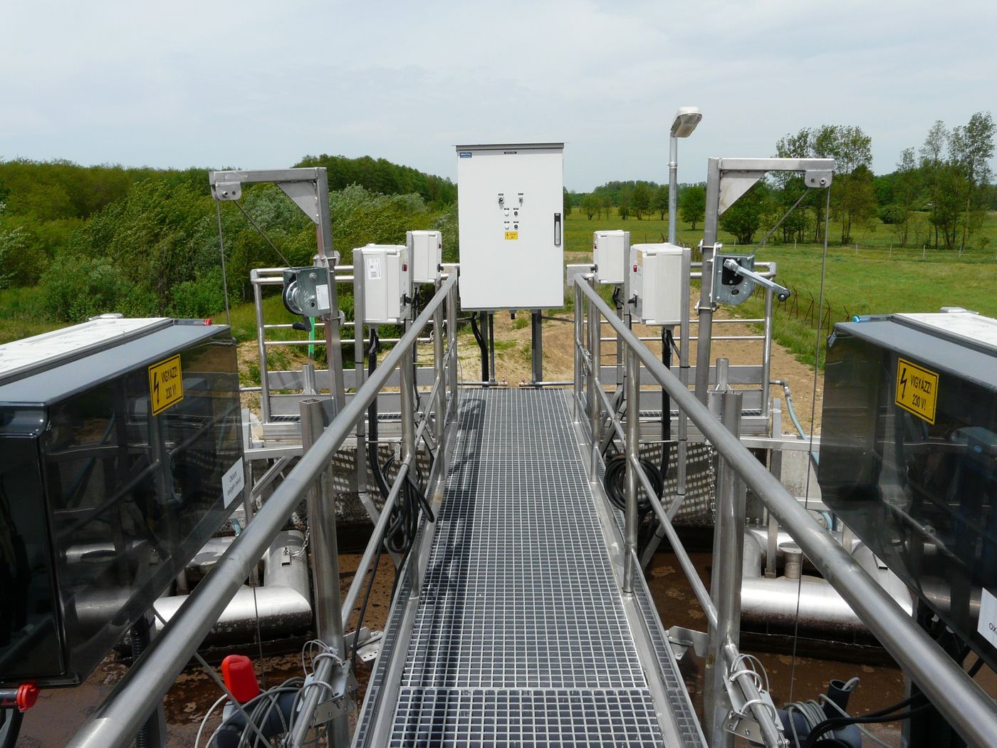 Walkway and control cabinets over the CYCLATOR basins at the Kadarkút municipal wastewater treatment plant, Hungary