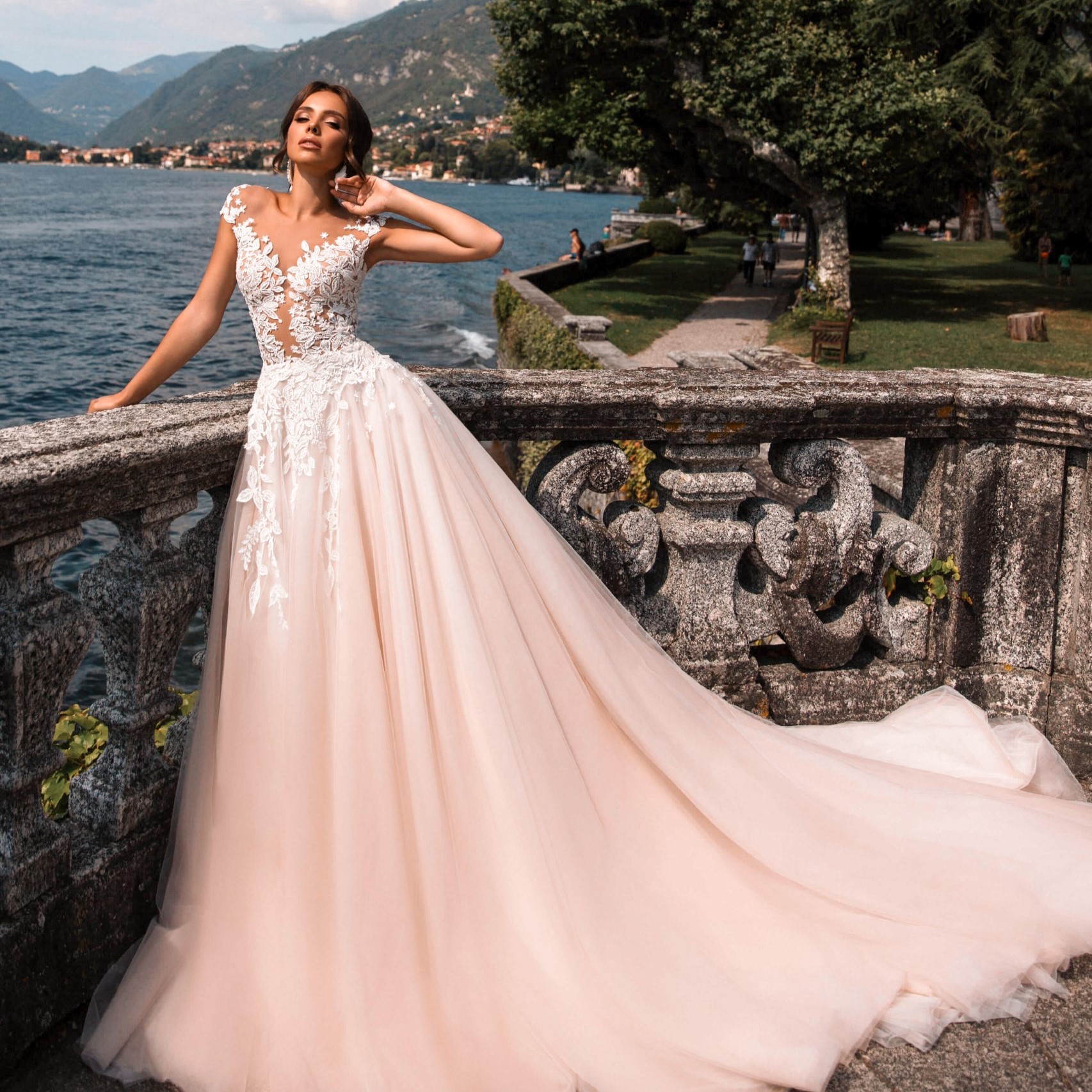 Günstiges Prinzessinnenkleid mit weitem Rock