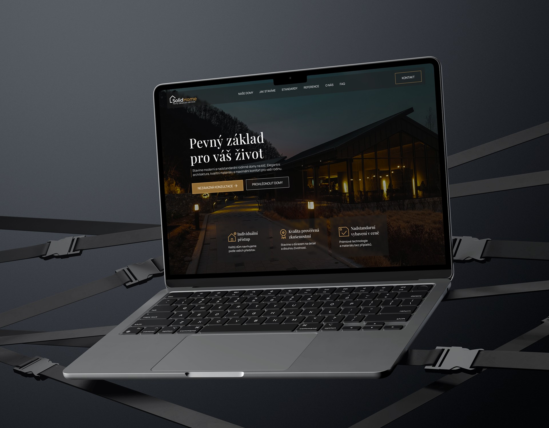Náhled stránky SolidHome — úvodní hero sekce zobrazená na notebooku.