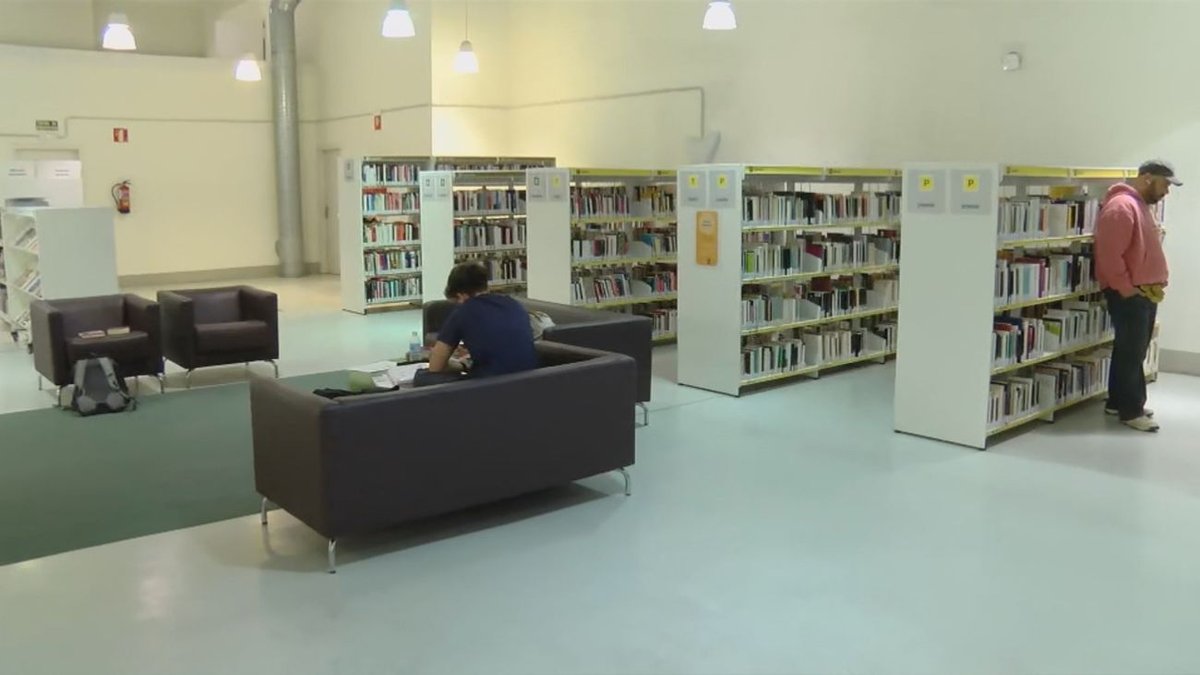 Reportaje de Telemadrid sobre la Lupa Inteligente en una biblioteca