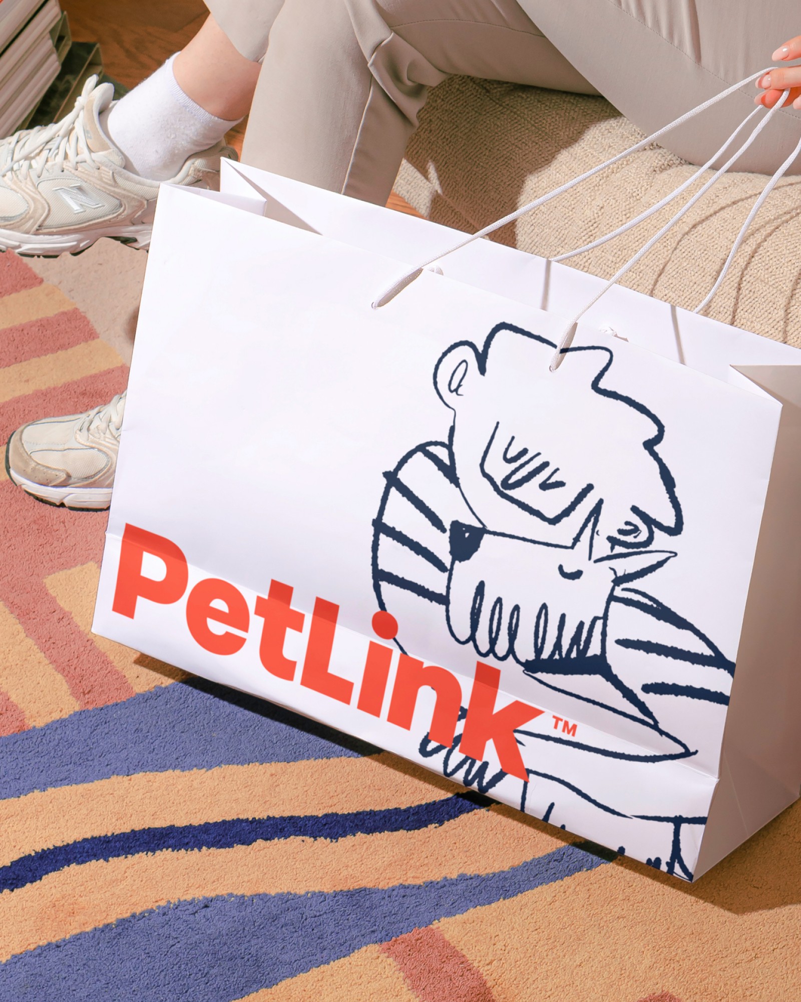 Shopping bag with a cute illustration and a PetLink logo