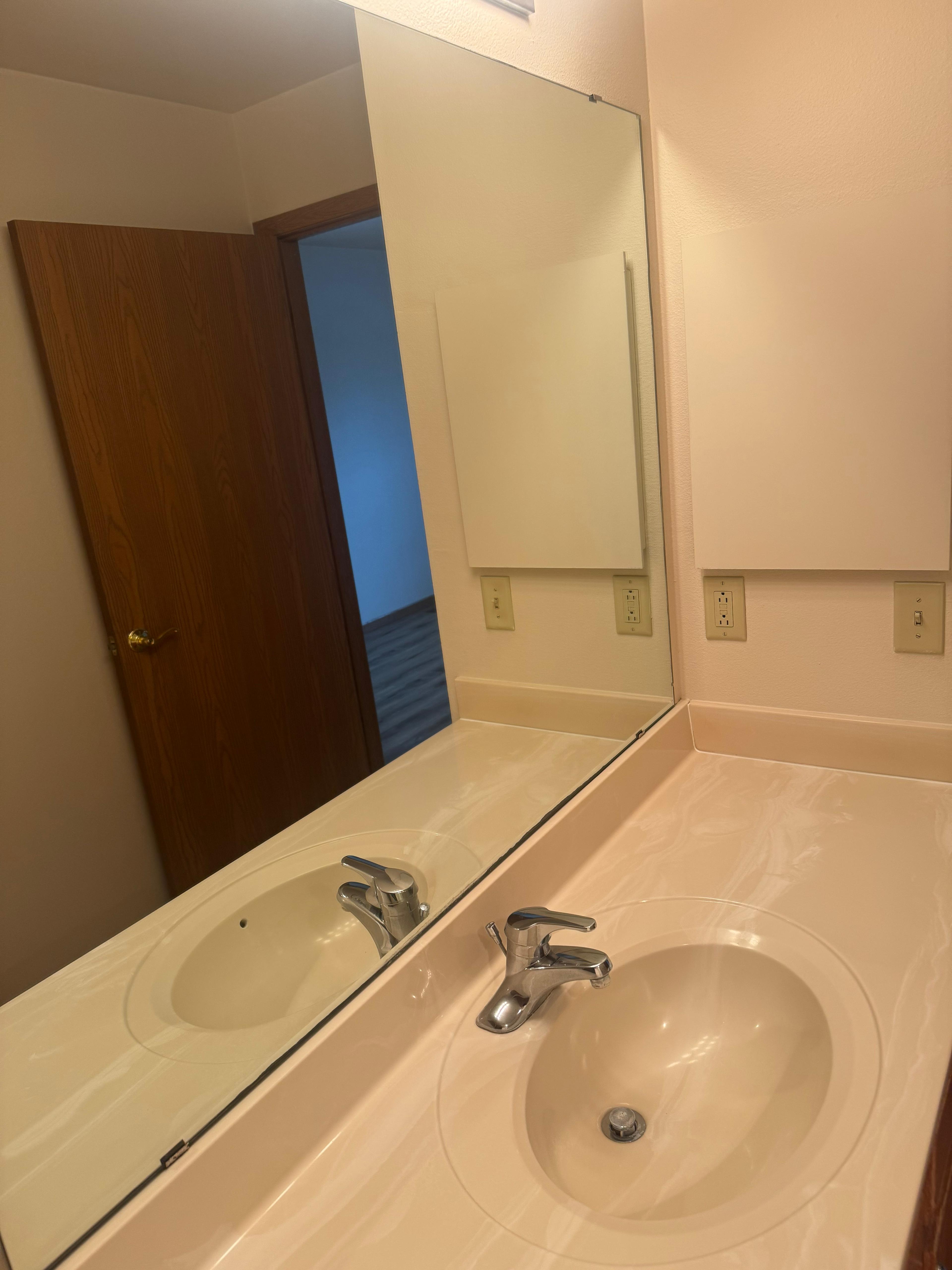 Lendita LLC Bathroom Cleaning