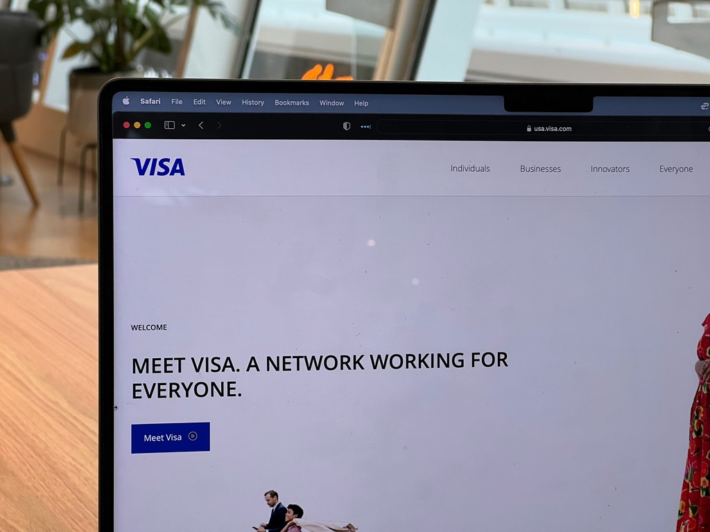 Visa reveals earnings results upate featuring stablecoin growth since last quarter across settlement utility (Oberon Copeland / Unsplash)
