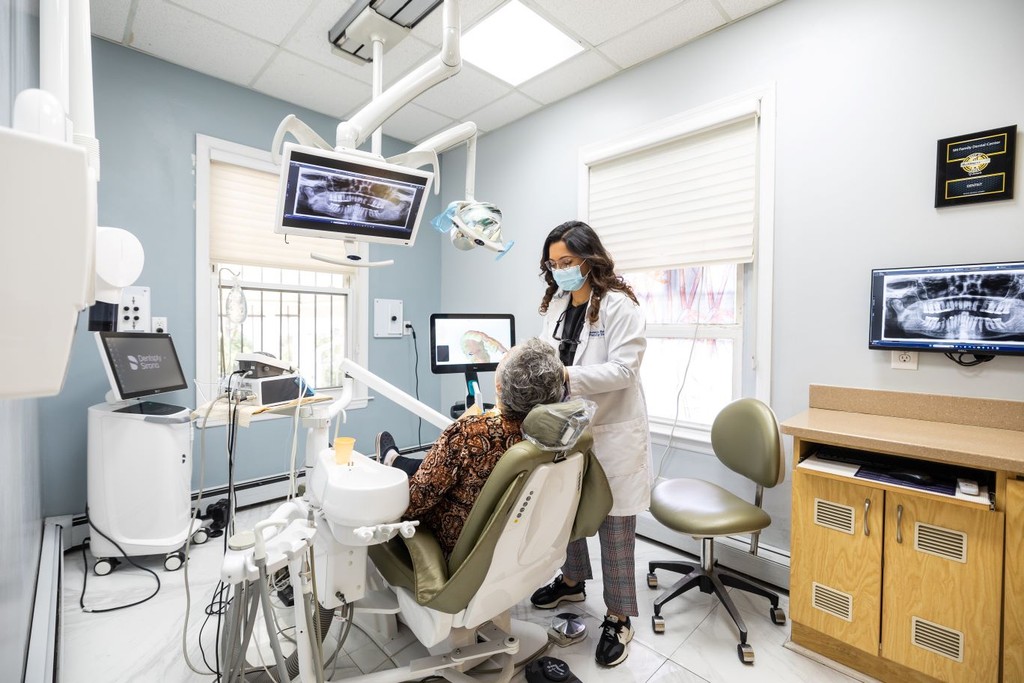 Dr. Simrann Sethi Advanced Technology and Patient Care