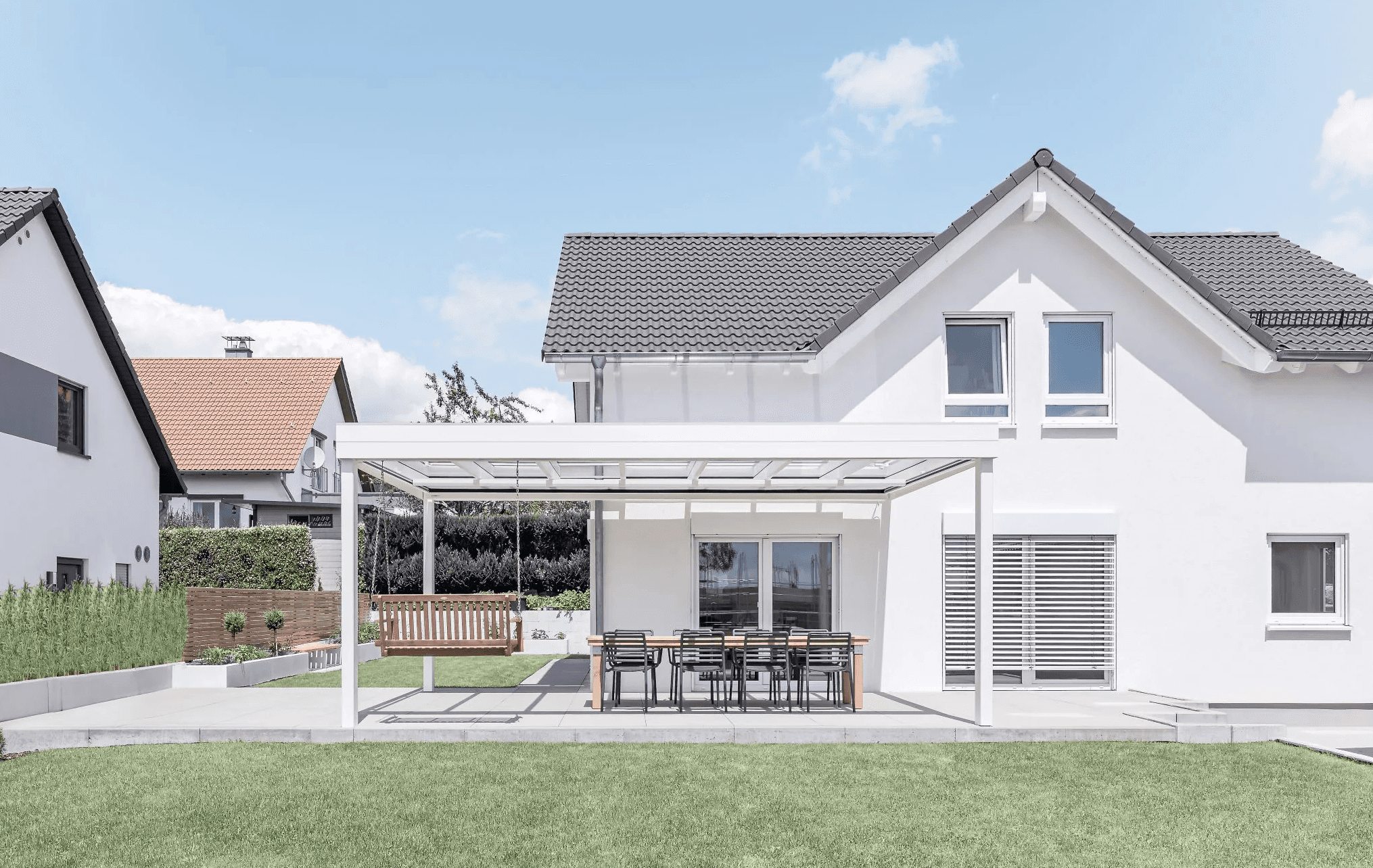 Terrassendach in weiß als Flachdach ausgeführt