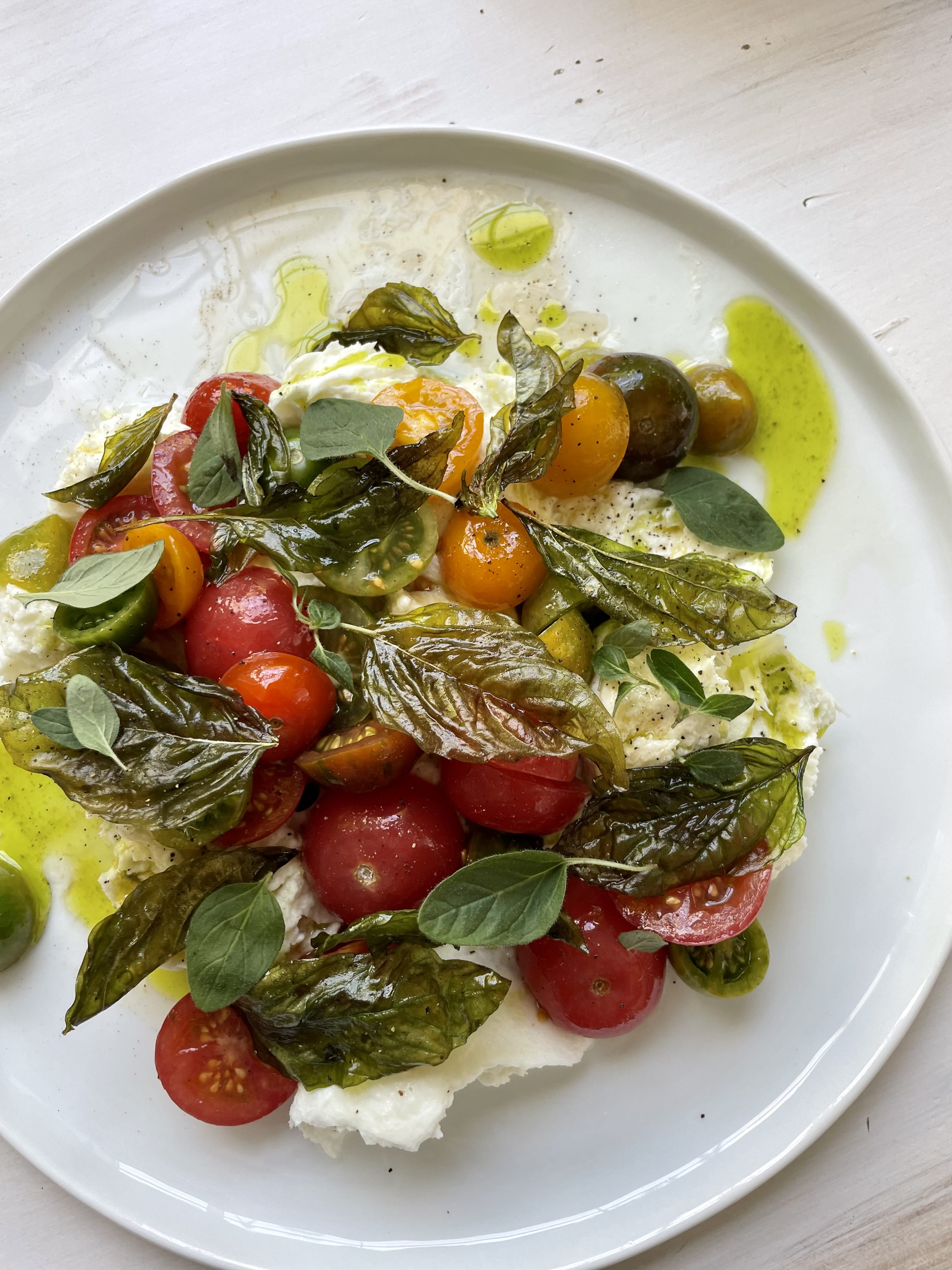 Burrata, tomatoes and basil