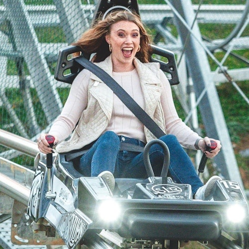 ગેસ્ટ 360માં કોષ્ટકમાં બાઇક ચલાવતા