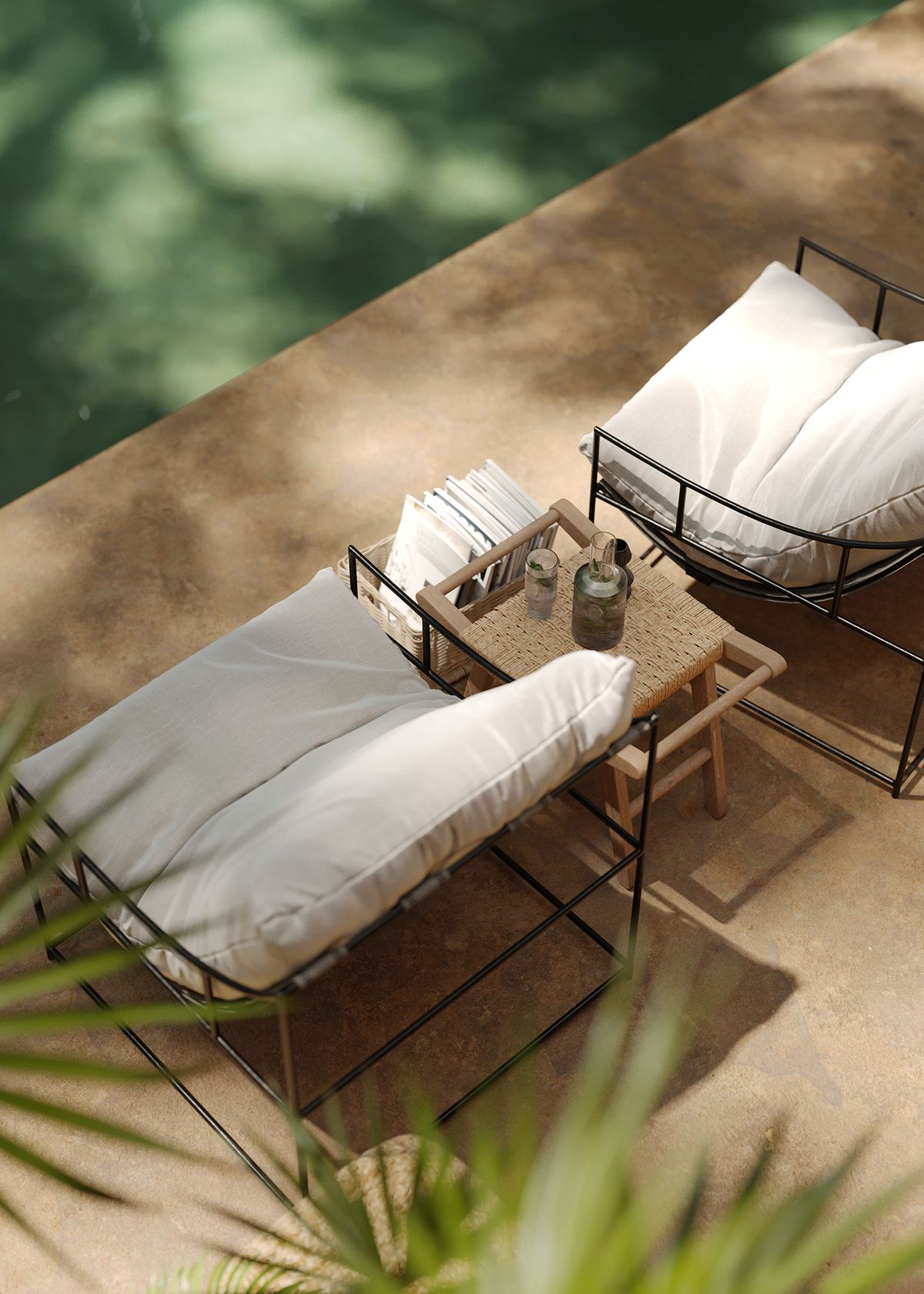 Clay vase with a card displaying its minimalist illustration