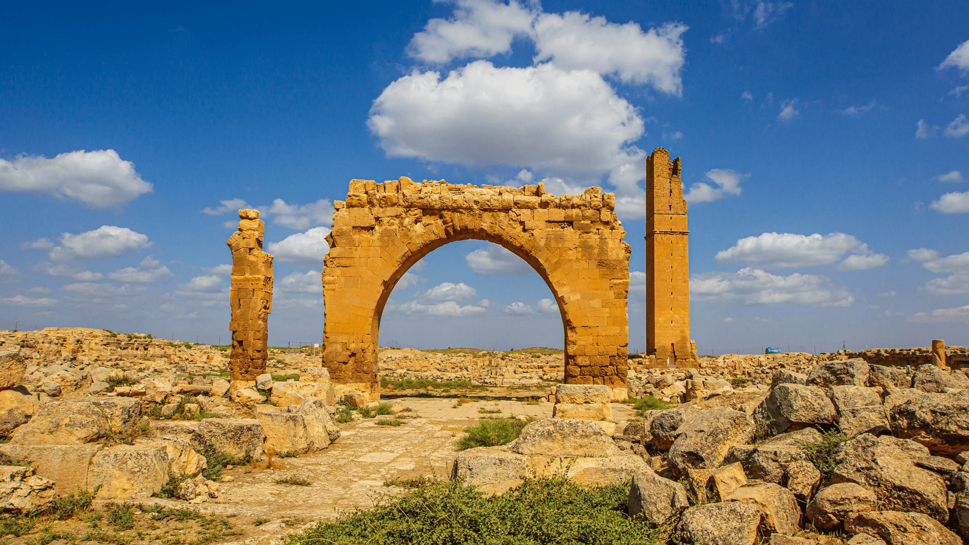 Historic ruins of Harran in Şanlıurfa, including the iconic stone arch and minaret of the world’s oldest Islamic university, set against the Anatolian sky.