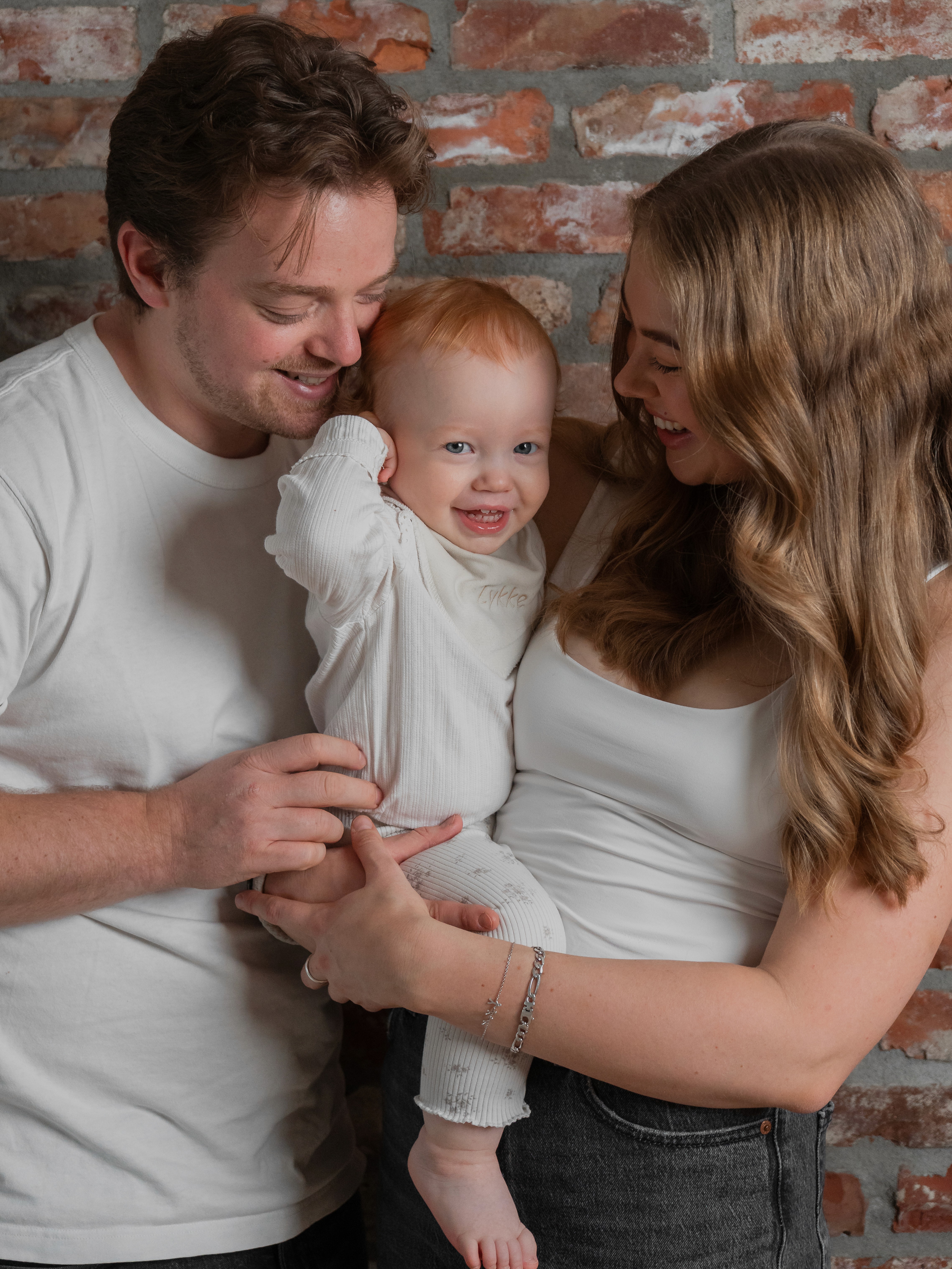 Familiefotograf Stavanger. Naturlige bilder av kjærlighet, lek og nærhet