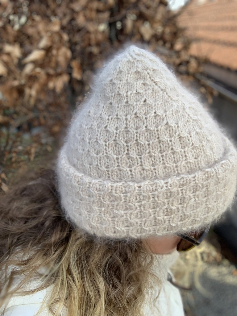 Honey Beanie knitting pattern by lene_knit