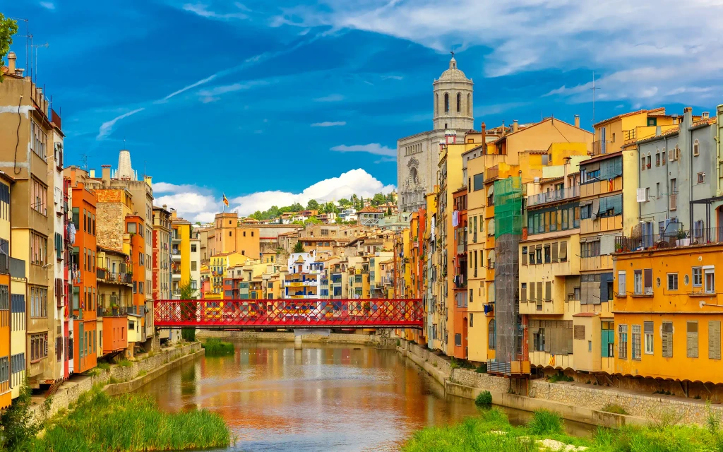 Turen starter i spanse Girona i Catalonia | Expa Travel