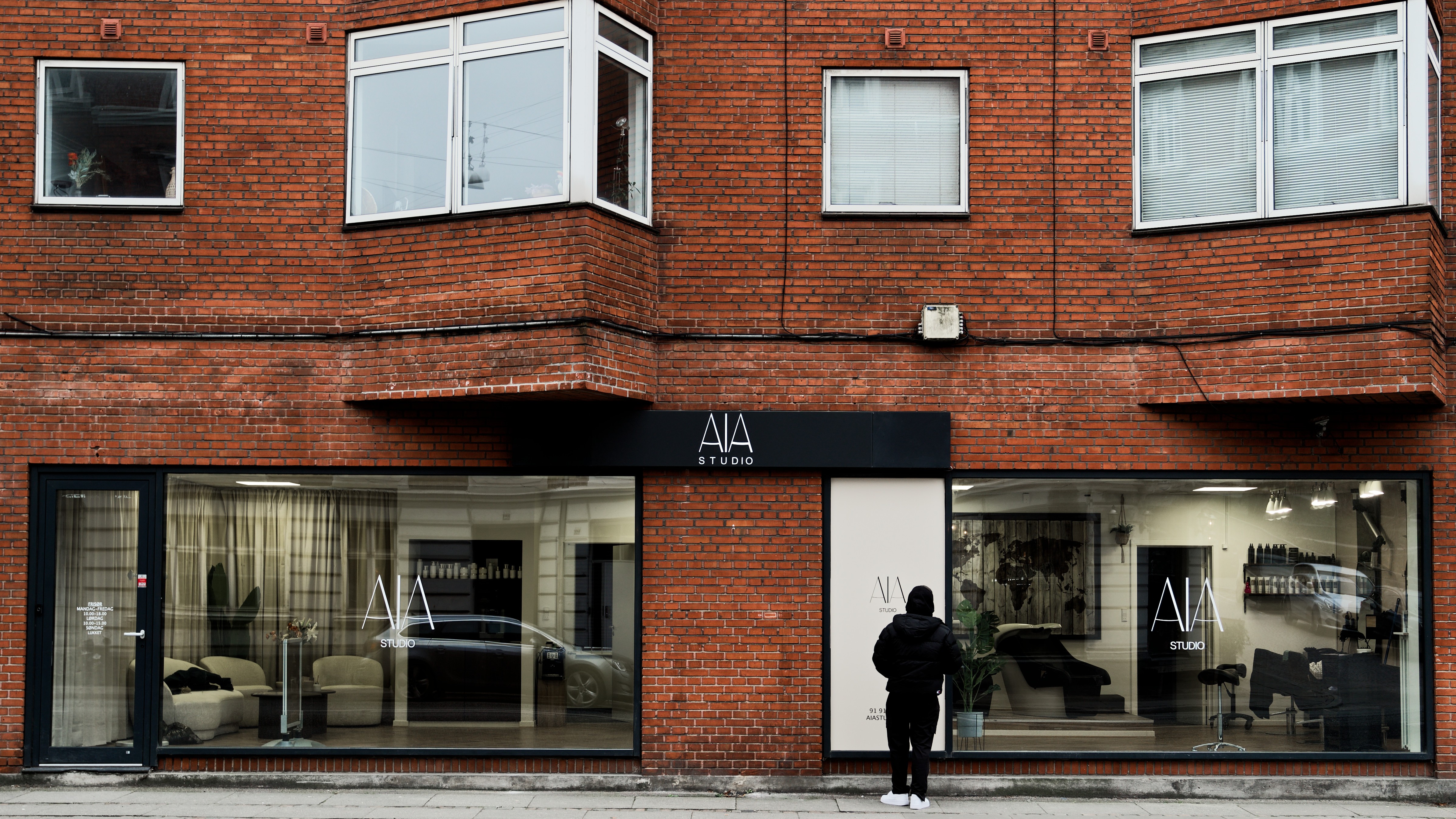 brown leather 2-seat sofa