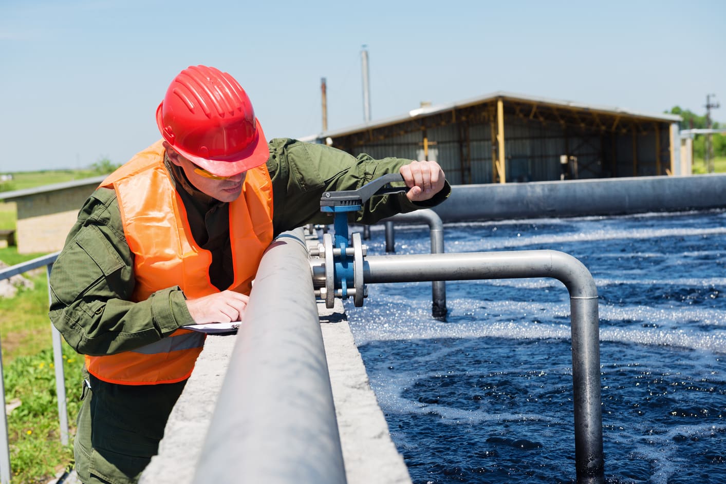 Expert managing treatment plant operations