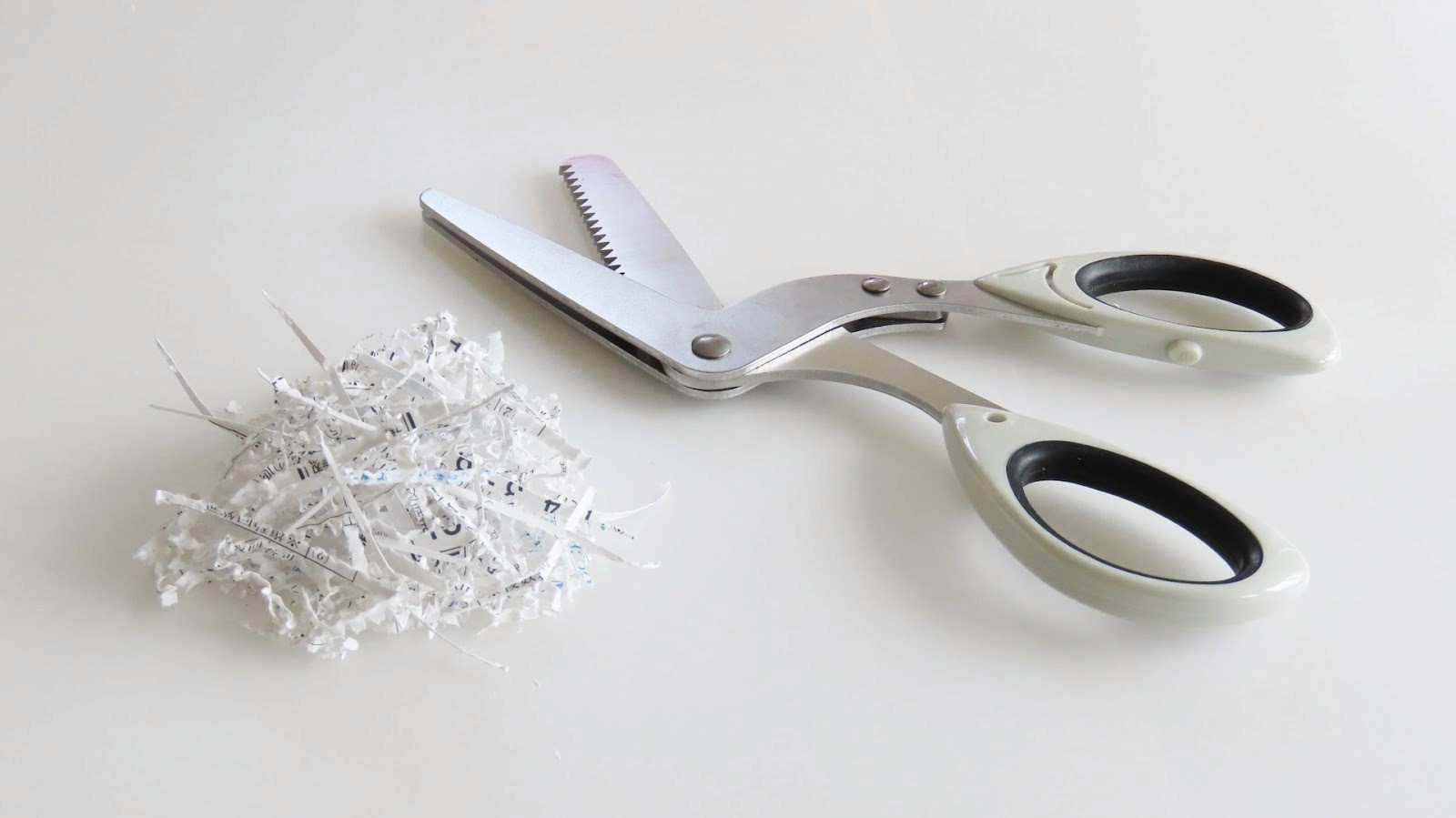 名刺の正しい捨て方