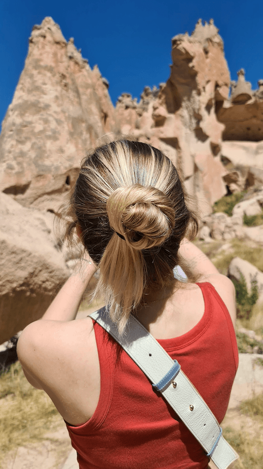 speaker with a half white half green background