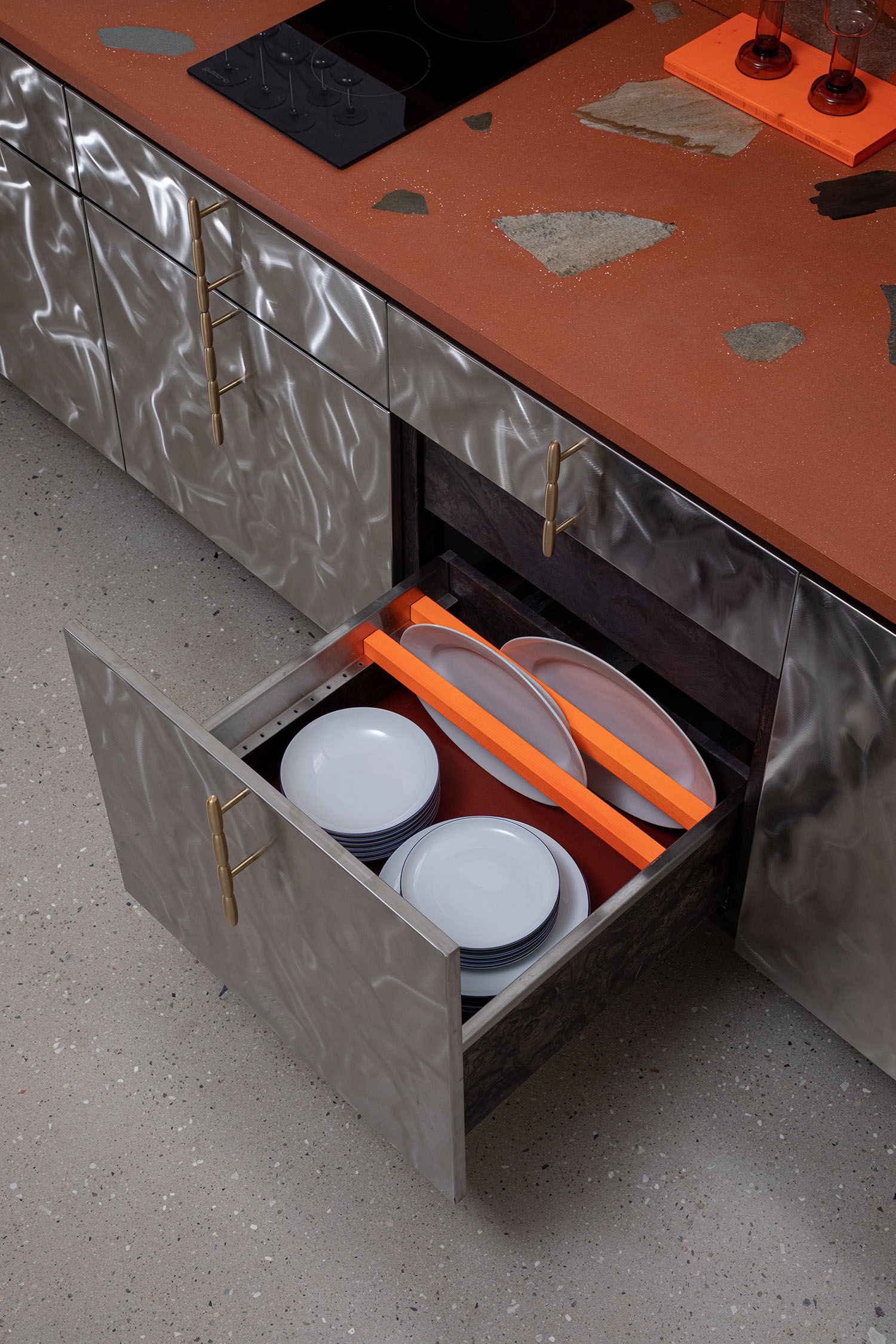 scene21-modular-kitchen-tableware-drawer-jiri-krejcirik