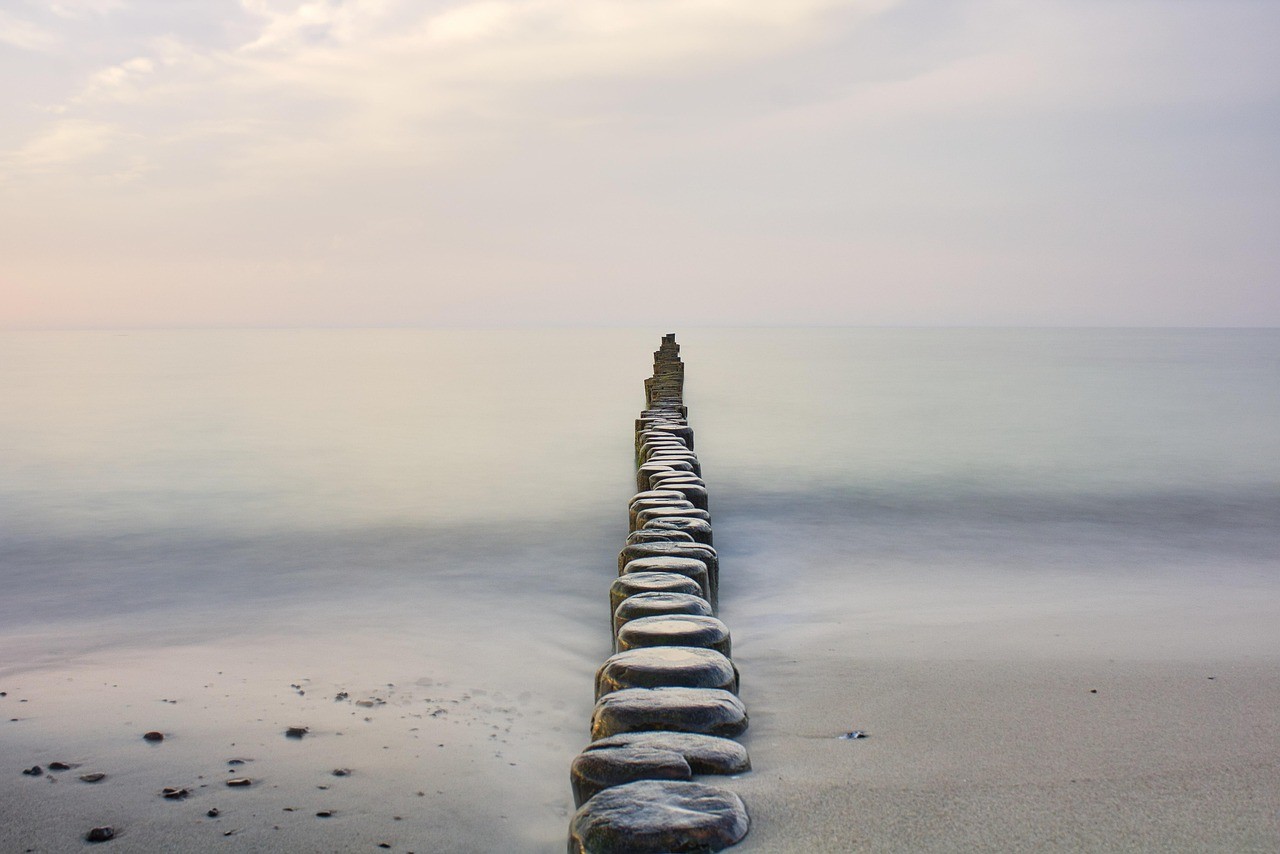 groyne,-baltic-sea,-stones,-outdoors,-pattern,-pattern,-pattern,-pattern,-patter - dbu_direktessehen (pixabay)