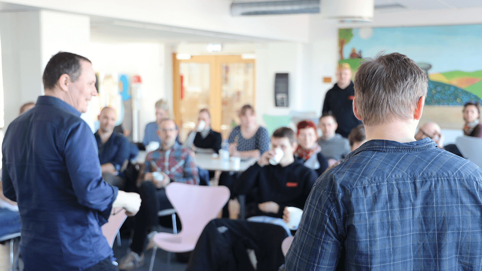 mennesker deltager i AI-workshop på Kofoeds Skole