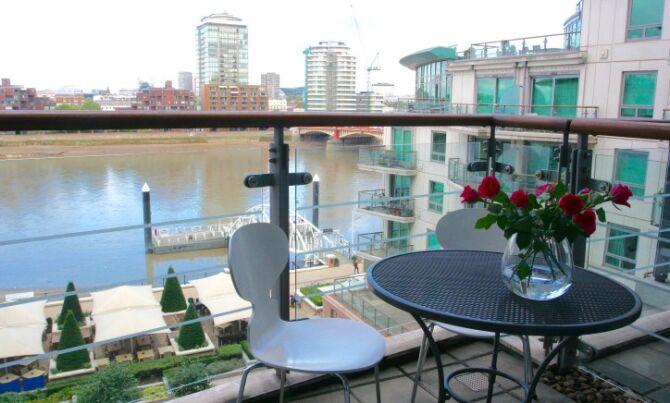 Stunning flat overlooking the Thames
