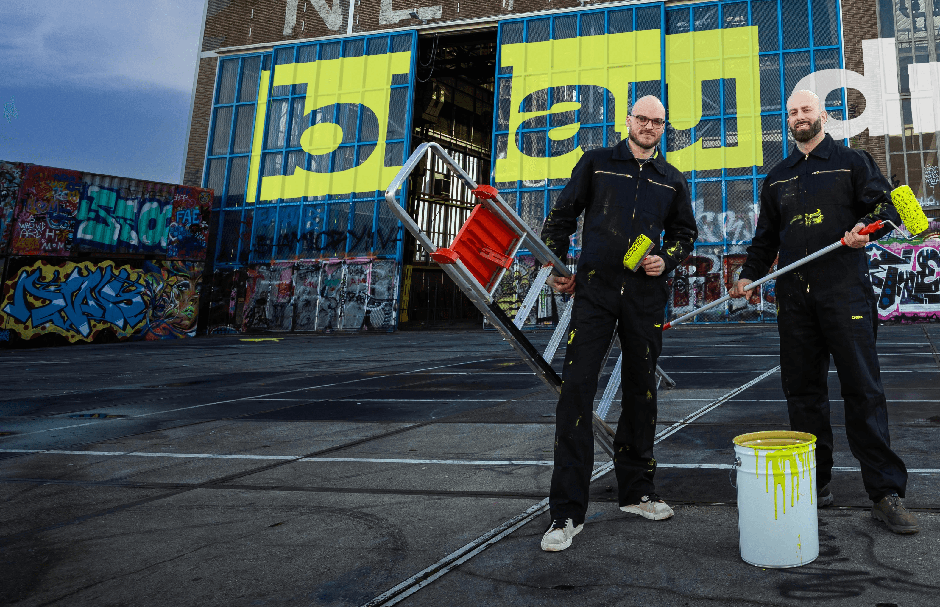 Blaudruck founders in front of an old fabrique
