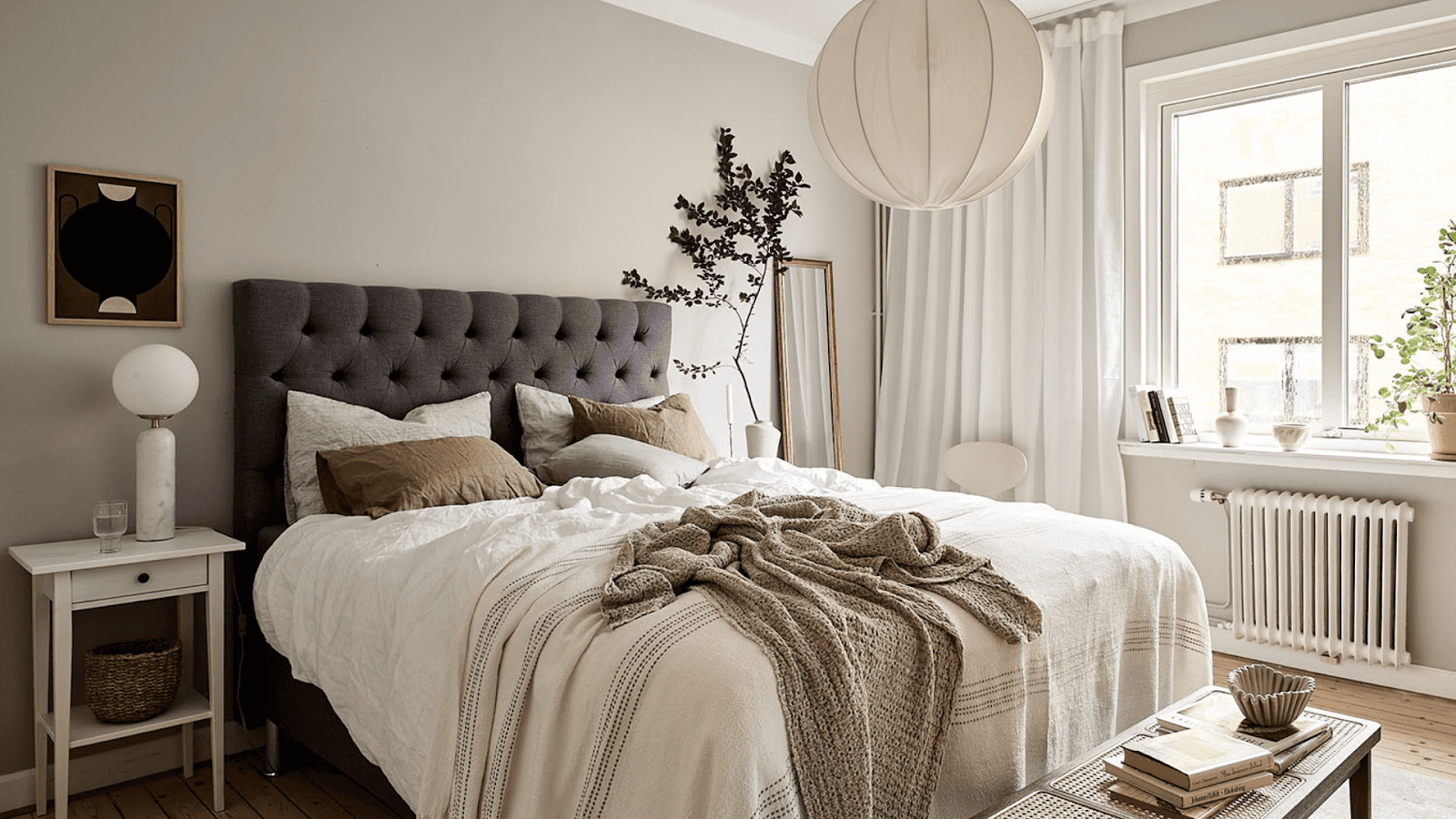 Calm Bedroom Retreat with Minimal Accents