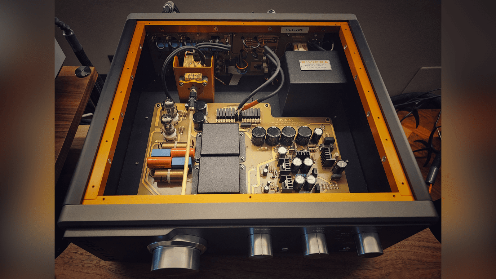 desain amplifier Riviera
