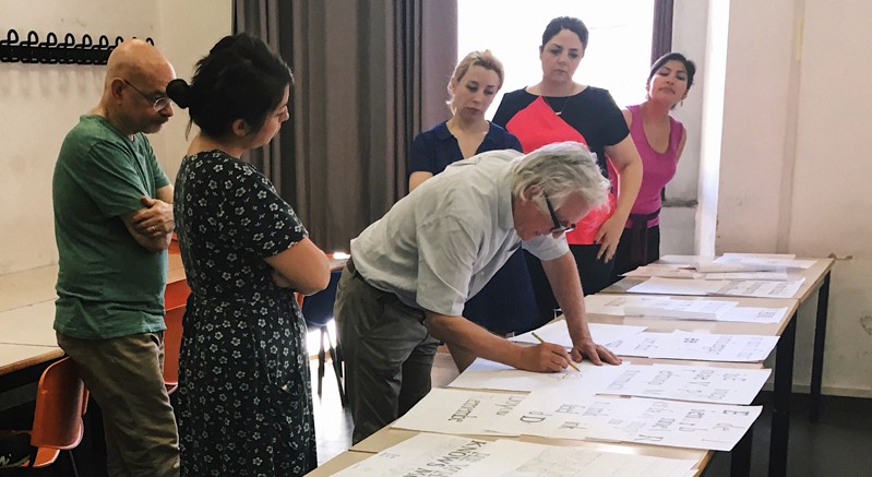 A photography showing a professor making a typography lesson.