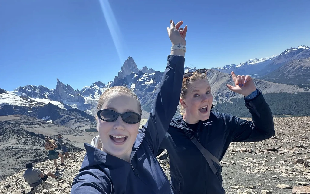 El Chalten med Fitz Roy-fjellene i bakgrunnen - fjellene som er i Patagonia-logoen | Expa Travel