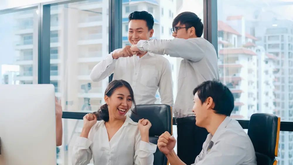 Assurance voyage d'affaires pour les entreprises de Hong Kong : ce qu'elle couvre lors des déplacements professionnels, évacuation médicale, annulation, et pourquoi elle surpasse la couverture personnelle.