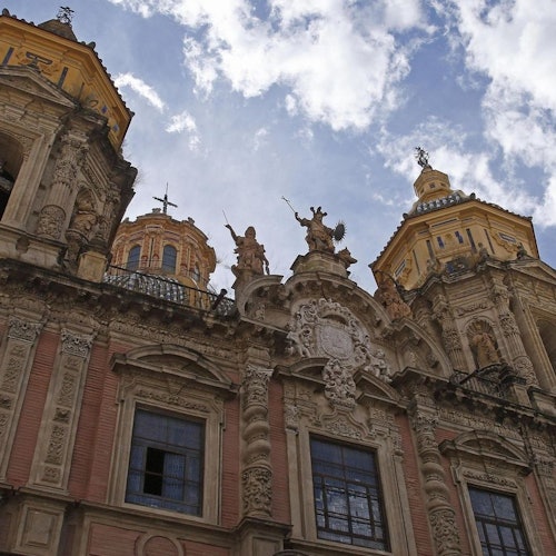 כנסיית סן לואיס דה לוס פרנסס בסגנון הבארוק, סמל בשכונה.