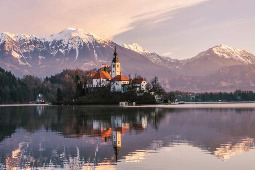 lake bled in winter
