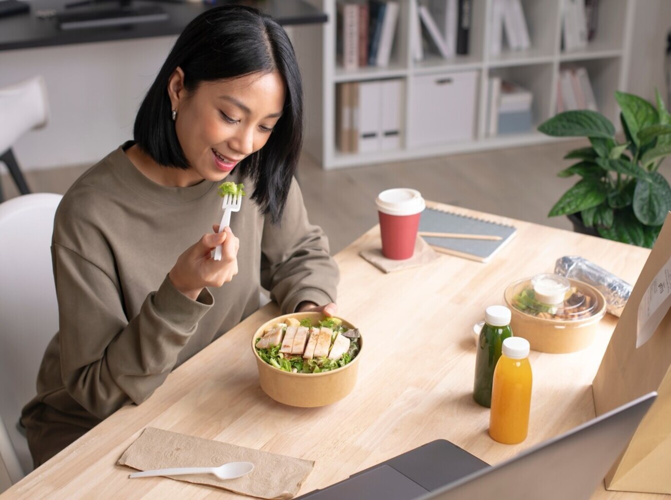 woman eating a healthy meal to fuel her sauna and weight loss goals