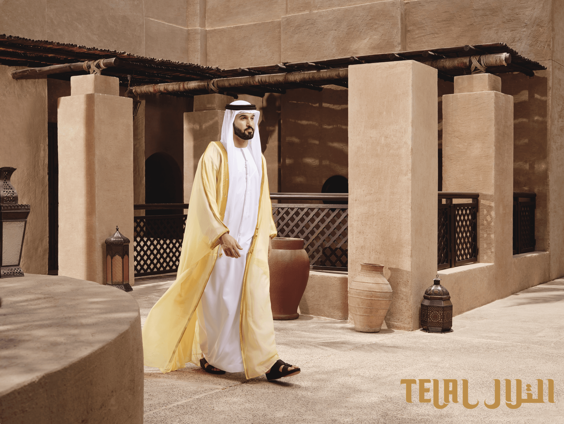 people near TAj Mahal