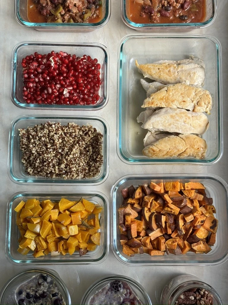 weekly meal prep with ingredients for each recipe that is organized and easy